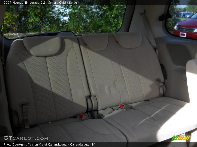 Sonora Gold / Beige 2007 Hyundai Entourage GLS