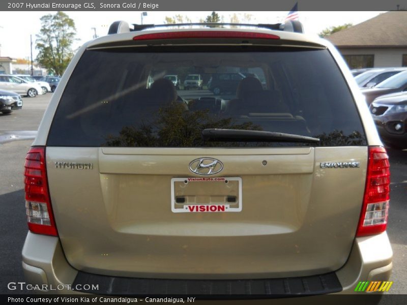 Sonora Gold / Beige 2007 Hyundai Entourage GLS