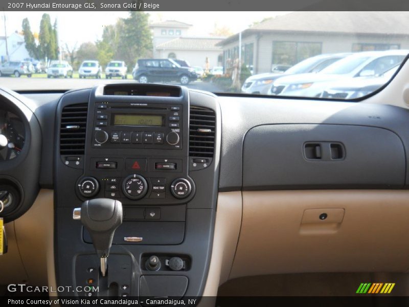 Sonora Gold / Beige 2007 Hyundai Entourage GLS