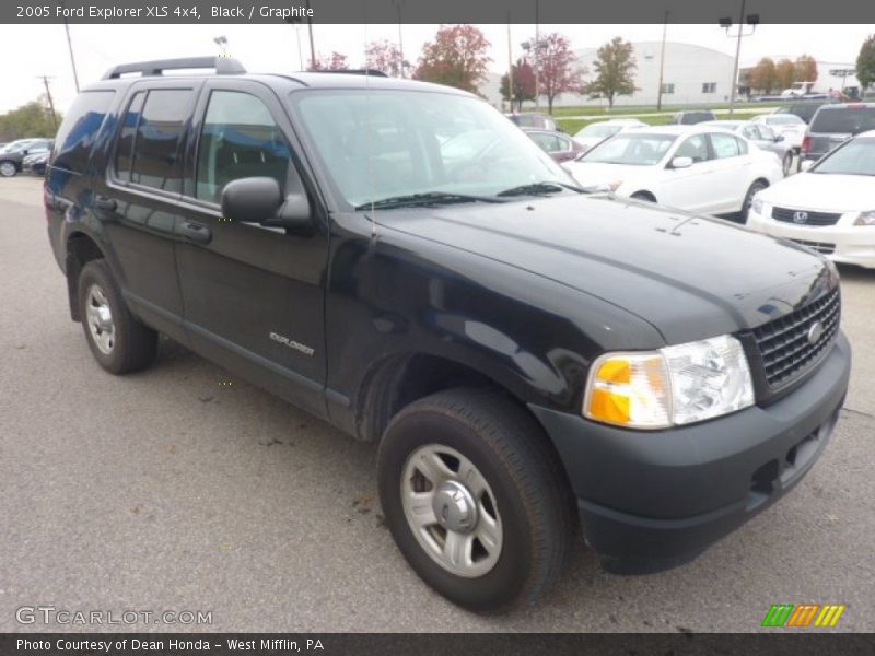 Front 3/4 View of 2005 Explorer XLS 4x4