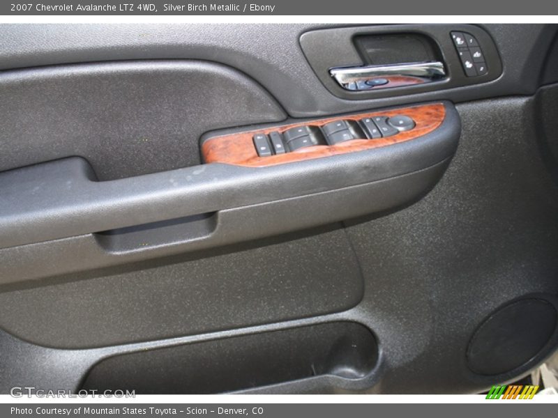 Silver Birch Metallic / Ebony 2007 Chevrolet Avalanche LTZ 4WD