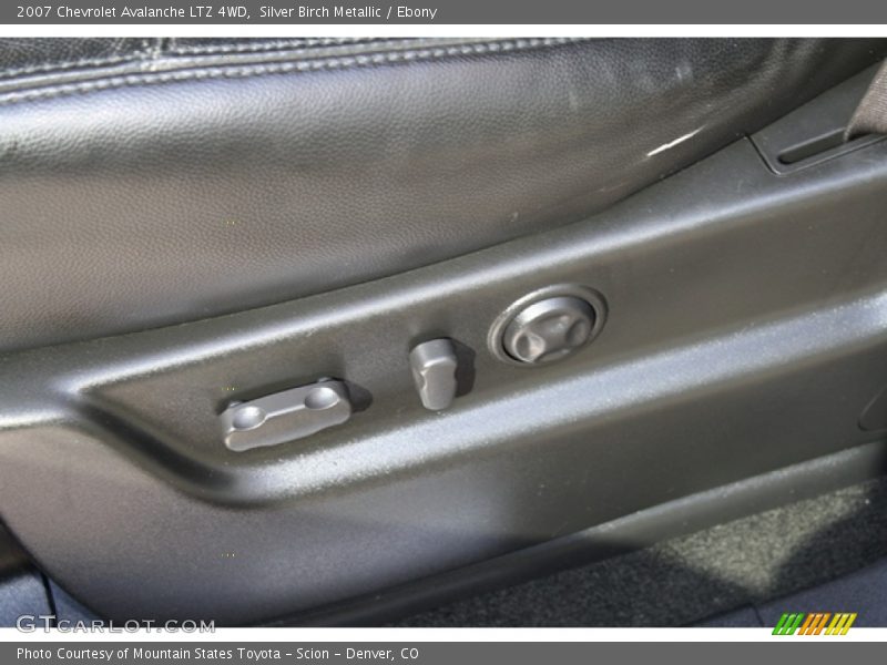 Silver Birch Metallic / Ebony 2007 Chevrolet Avalanche LTZ 4WD