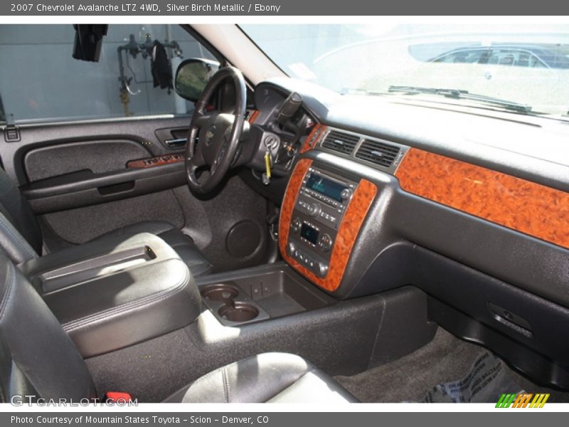 Silver Birch Metallic / Ebony 2007 Chevrolet Avalanche LTZ 4WD