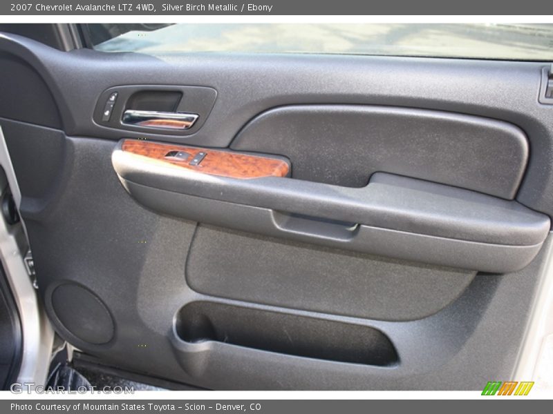 Silver Birch Metallic / Ebony 2007 Chevrolet Avalanche LTZ 4WD