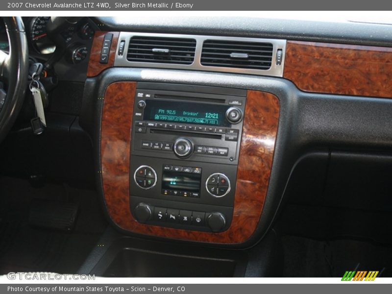 Silver Birch Metallic / Ebony 2007 Chevrolet Avalanche LTZ 4WD