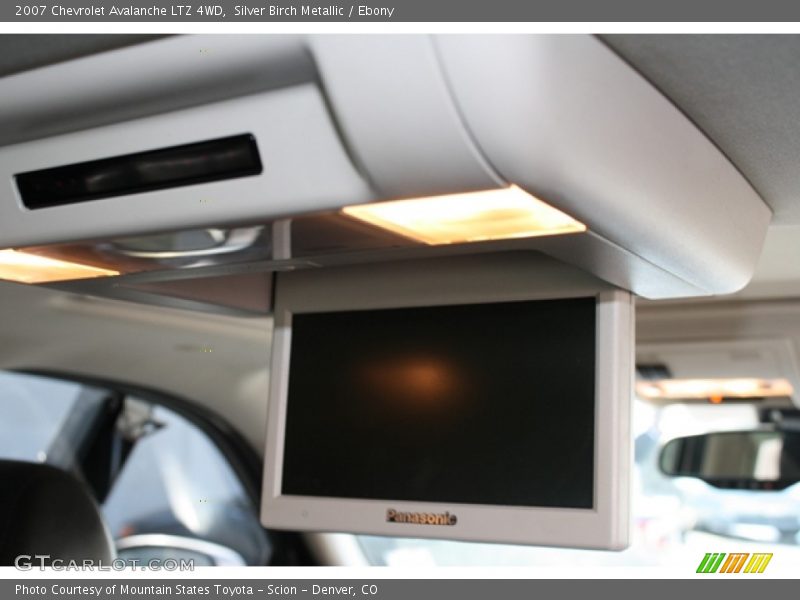 Silver Birch Metallic / Ebony 2007 Chevrolet Avalanche LTZ 4WD