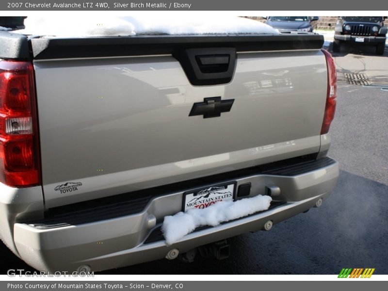 Silver Birch Metallic / Ebony 2007 Chevrolet Avalanche LTZ 4WD