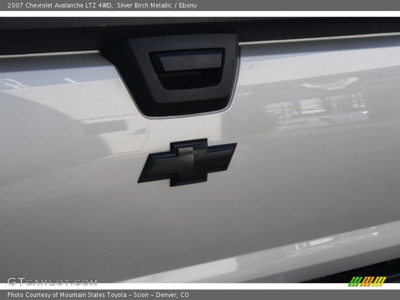 Silver Birch Metallic / Ebony 2007 Chevrolet Avalanche LTZ 4WD