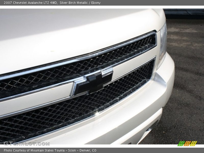 Silver Birch Metallic / Ebony 2007 Chevrolet Avalanche LTZ 4WD