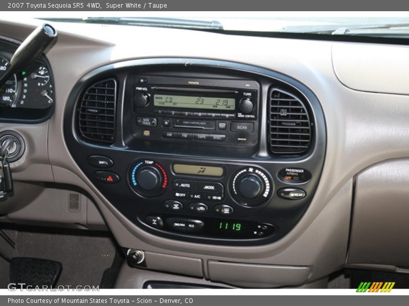 Super White / Taupe 2007 Toyota Sequoia SR5 4WD