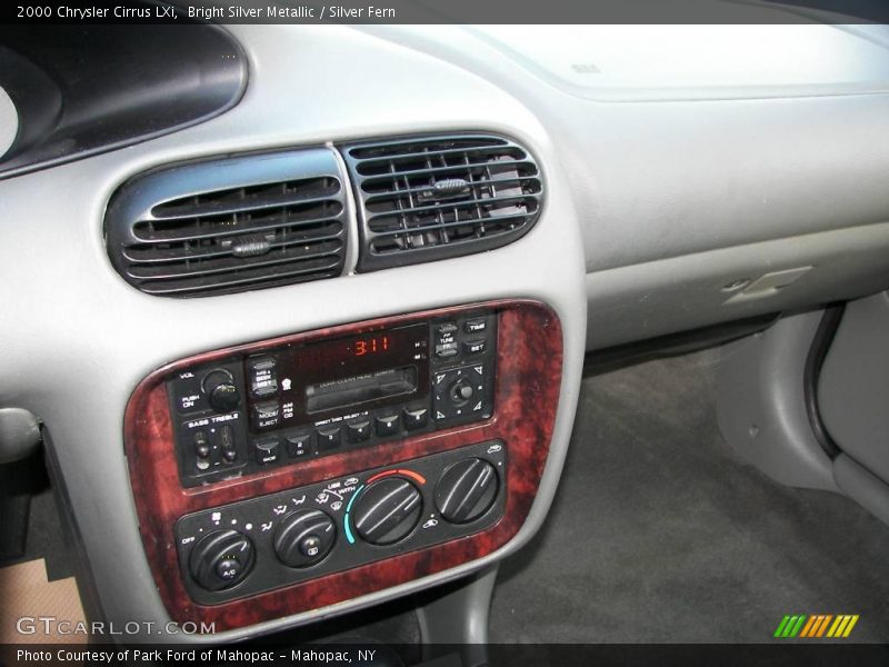 Bright Silver Metallic / Silver Fern 2000 Chrysler Cirrus LXi