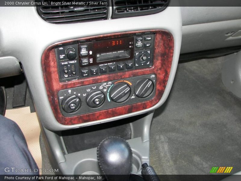 Bright Silver Metallic / Silver Fern 2000 Chrysler Cirrus LXi