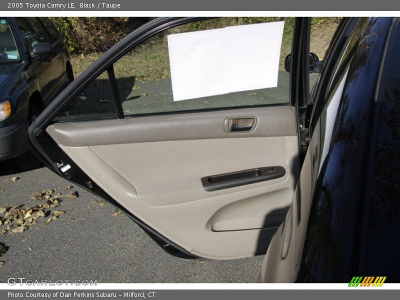 Black / Taupe 2005 Toyota Camry LE