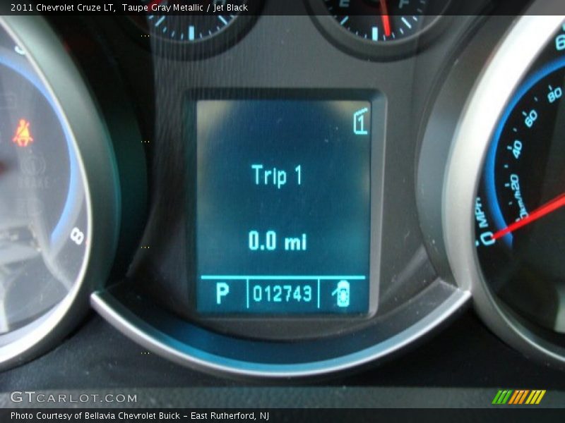 Taupe Gray Metallic / Jet Black 2011 Chevrolet Cruze LT