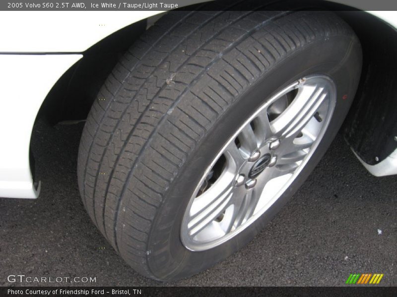 Ice White / Taupe/Light Taupe 2005 Volvo S60 2.5T AWD