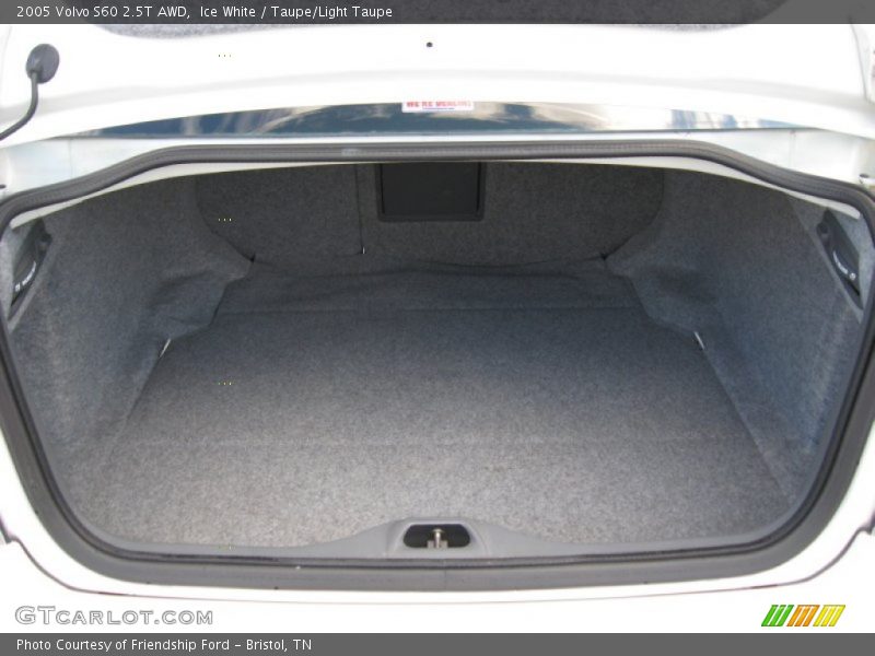  2005 S60 2.5T AWD Trunk