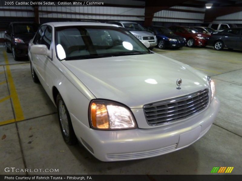 Cotillion White / Cashmere 2005 Cadillac DeVille Sedan