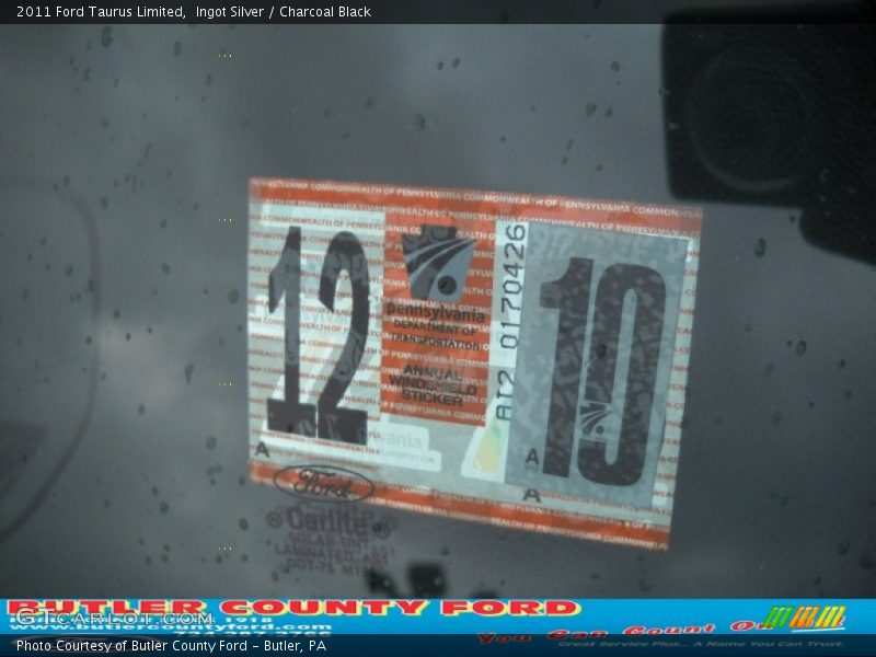 Ingot Silver / Charcoal Black 2011 Ford Taurus Limited