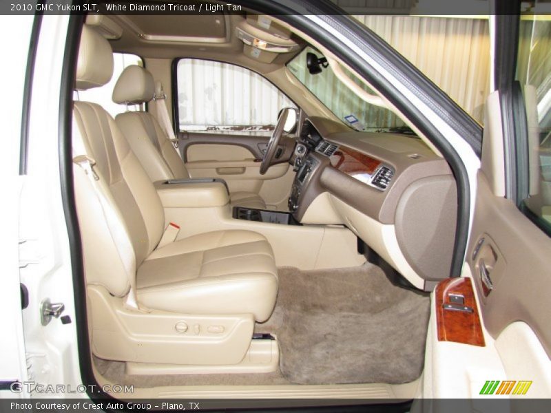White Diamond Tricoat / Light Tan 2010 GMC Yukon SLT