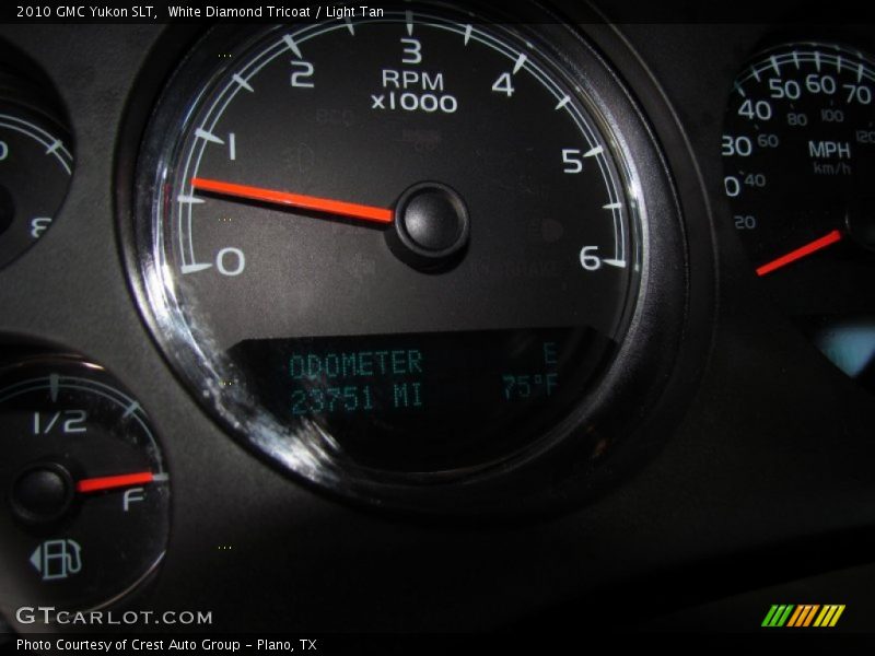 White Diamond Tricoat / Light Tan 2010 GMC Yukon SLT