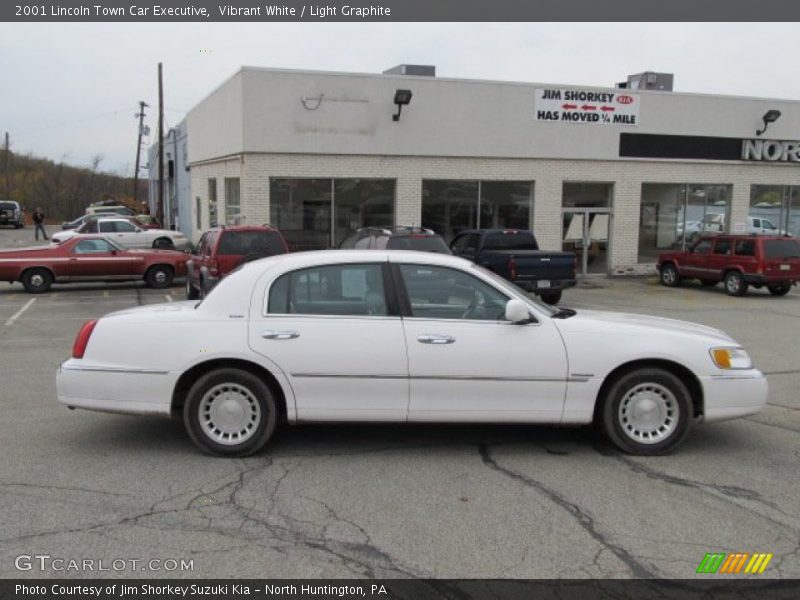 Vibrant White / Light Graphite 2001 Lincoln Town Car Executive