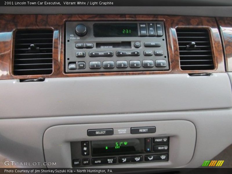 Controls of 2001 Town Car Executive