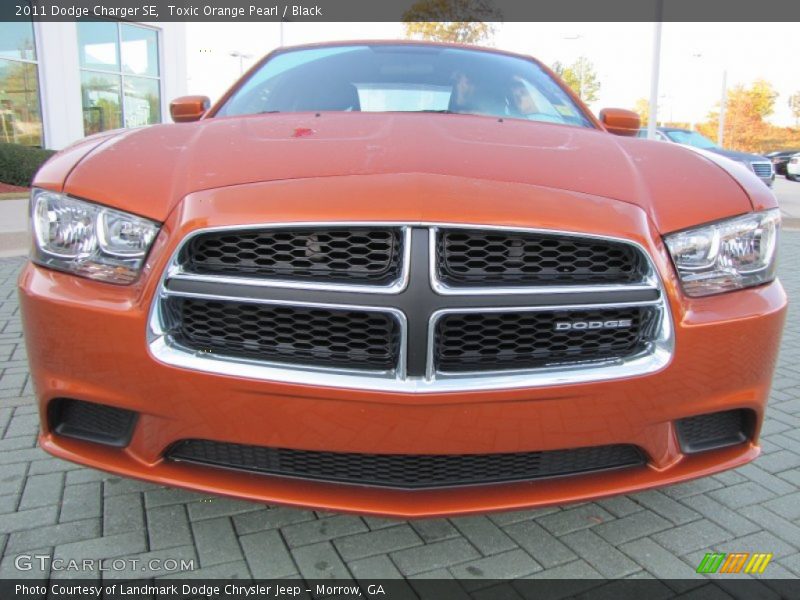 Toxic Orange Pearl / Black 2011 Dodge Charger SE