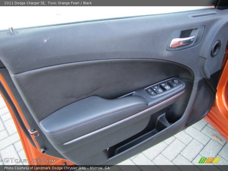 Toxic Orange Pearl / Black 2011 Dodge Charger SE