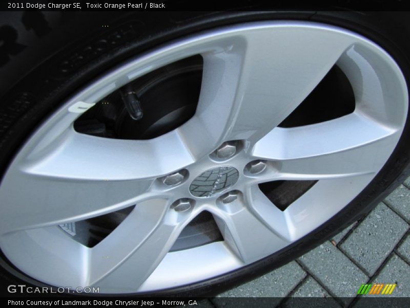 Toxic Orange Pearl / Black 2011 Dodge Charger SE