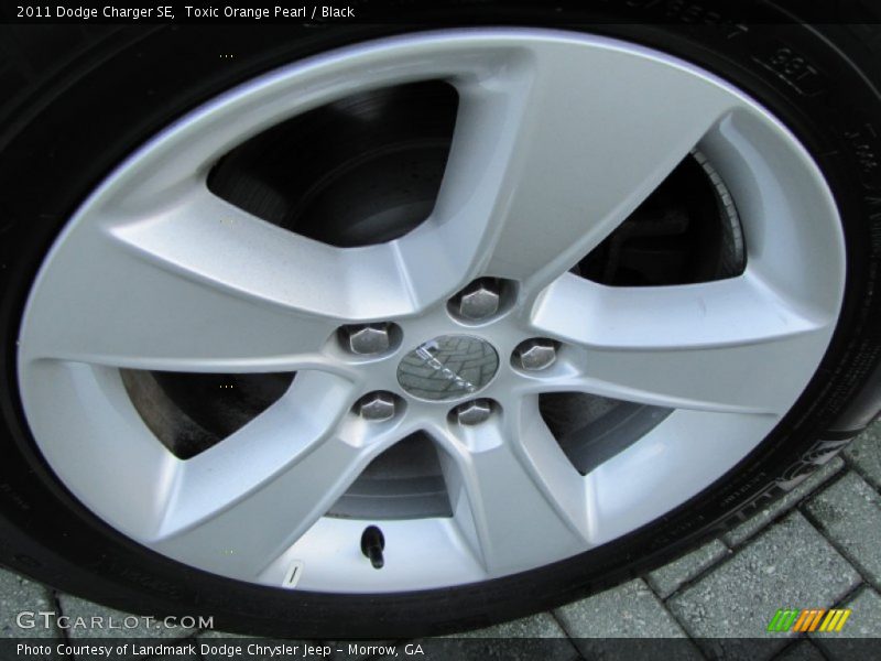 Toxic Orange Pearl / Black 2011 Dodge Charger SE