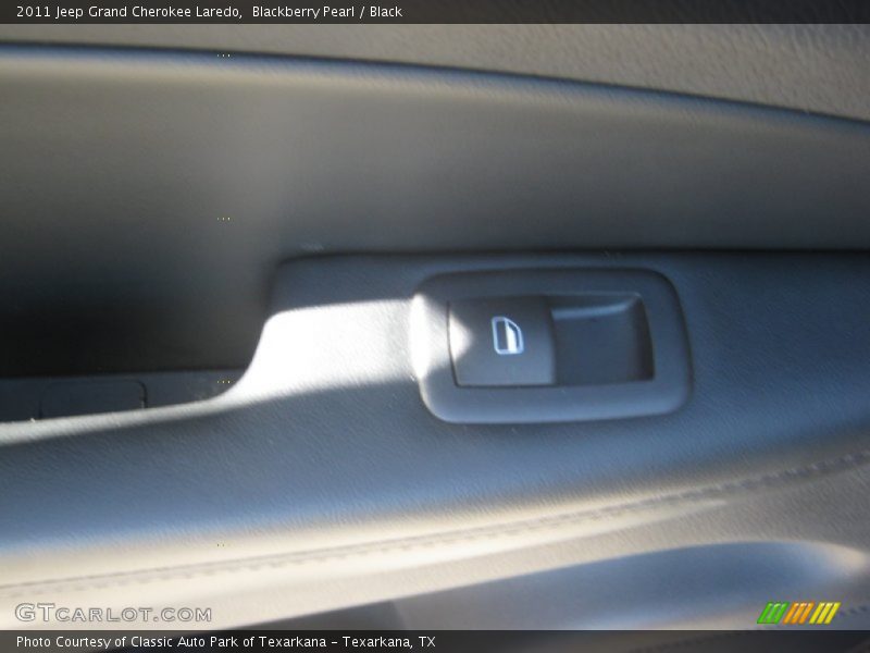 Blackberry Pearl / Black 2011 Jeep Grand Cherokee Laredo