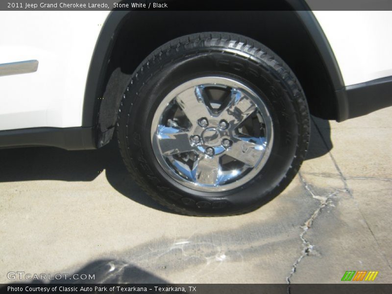 Stone White / Black 2011 Jeep Grand Cherokee Laredo