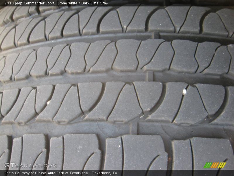Stone White / Dark Slate Gray 2010 Jeep Commander Sport