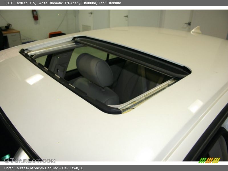 White Diamond Tri-coat / Titanium/Dark Titanium 2010 Cadillac DTS