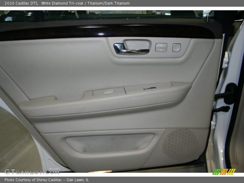 White Diamond Tri-coat / Titanium/Dark Titanium 2010 Cadillac DTS