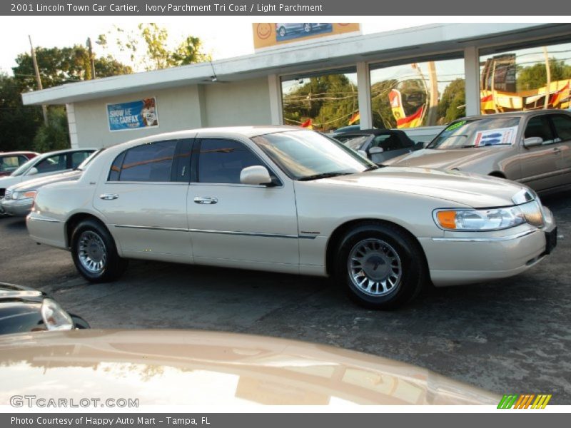 Ivory Parchment Tri Coat / Light Parchment 2001 Lincoln Town Car Cartier