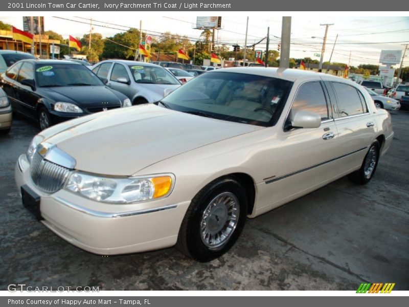 Ivory Parchment Tri Coat / Light Parchment 2001 Lincoln Town Car Cartier