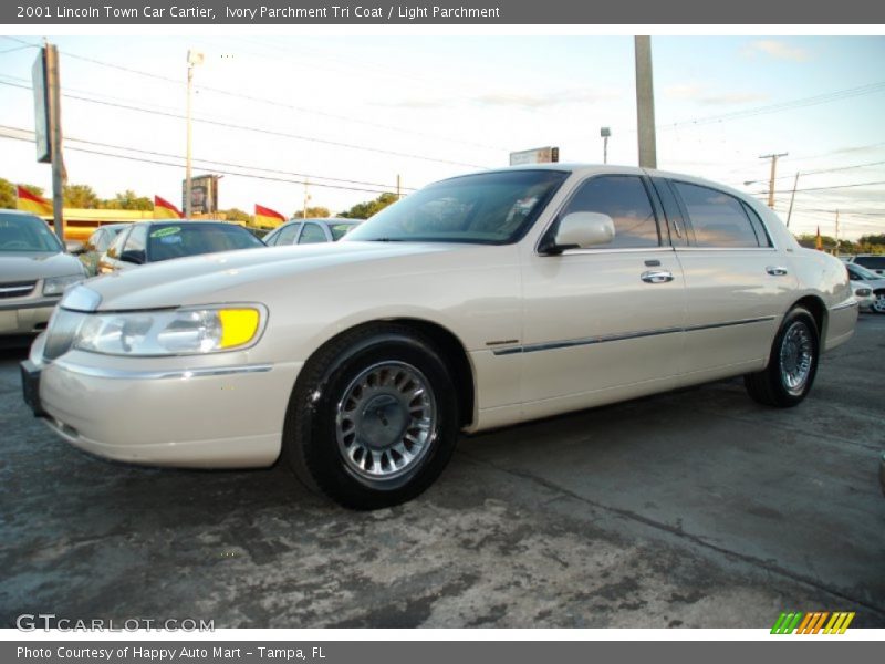 Ivory Parchment Tri Coat / Light Parchment 2001 Lincoln Town Car Cartier
