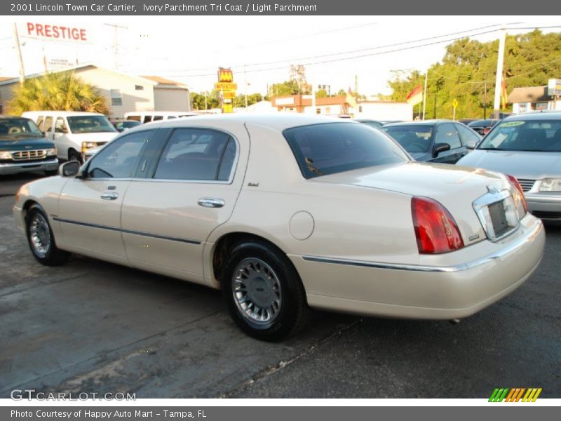 Ivory Parchment Tri Coat / Light Parchment 2001 Lincoln Town Car Cartier