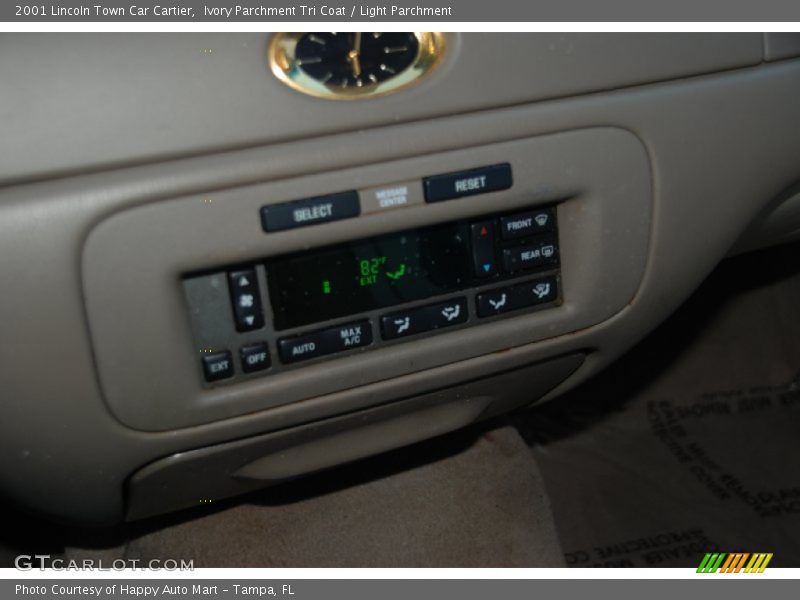 Ivory Parchment Tri Coat / Light Parchment 2001 Lincoln Town Car Cartier