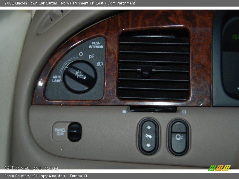 Controls of 2001 Town Car Cartier