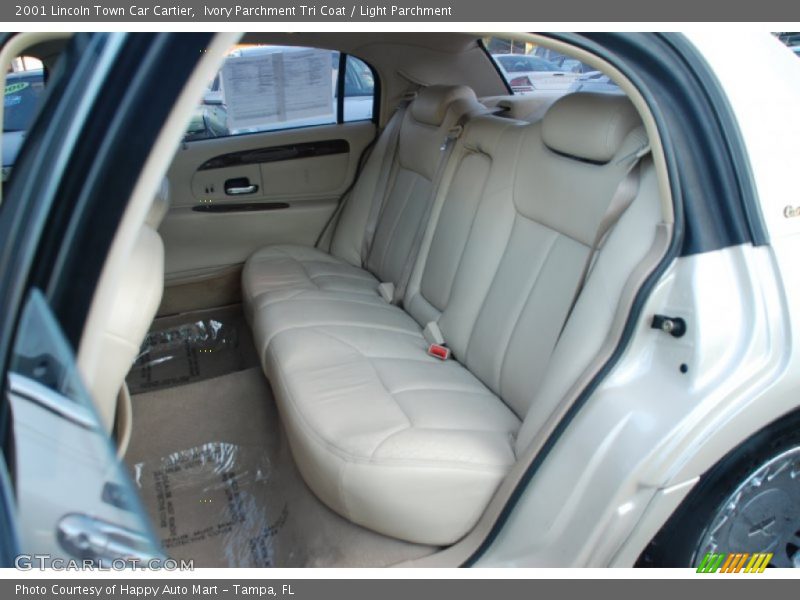 Ivory Parchment Tri Coat / Light Parchment 2001 Lincoln Town Car Cartier