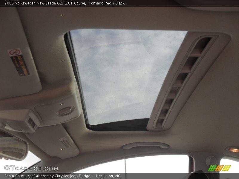 Tornado Red / Black 2005 Volkswagen New Beetle GLS 1.8T Coupe