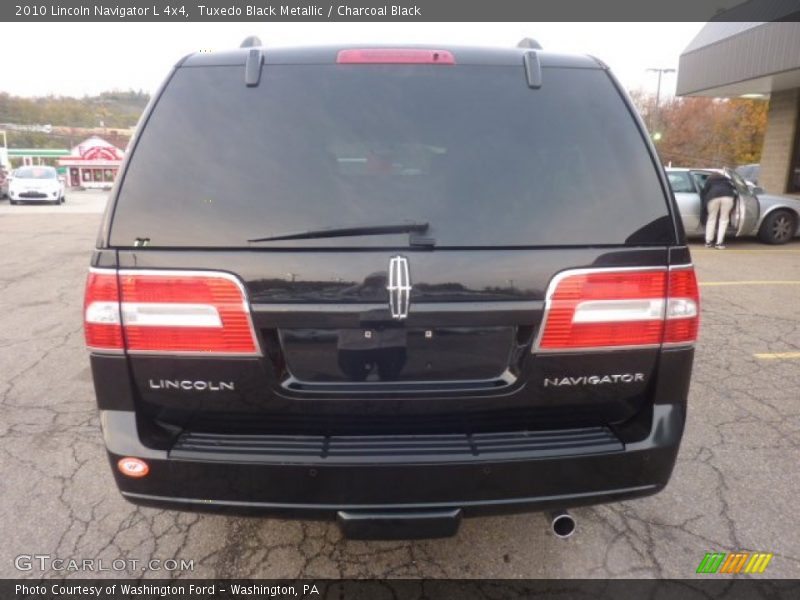 Tuxedo Black Metallic / Charcoal Black 2010 Lincoln Navigator L 4x4