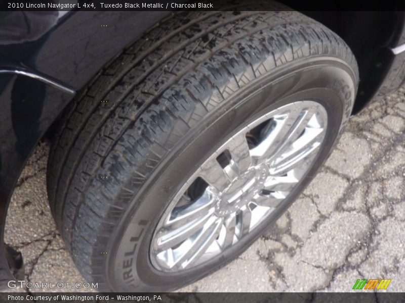 Tuxedo Black Metallic / Charcoal Black 2010 Lincoln Navigator L 4x4