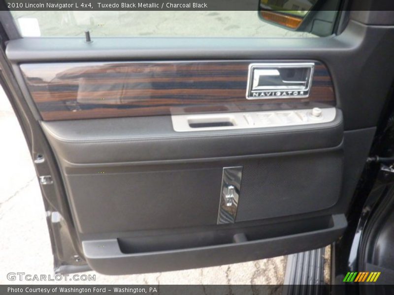 Tuxedo Black Metallic / Charcoal Black 2010 Lincoln Navigator L 4x4