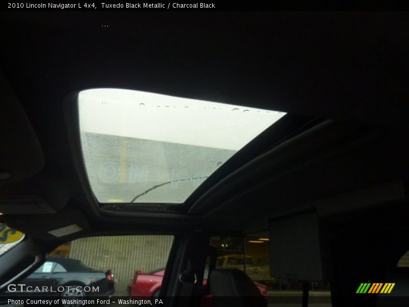 Tuxedo Black Metallic / Charcoal Black 2010 Lincoln Navigator L 4x4