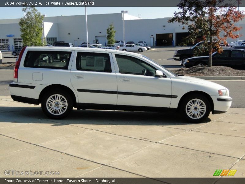 Ice White / Beige/Light Sand 2004 Volvo V70 2.4