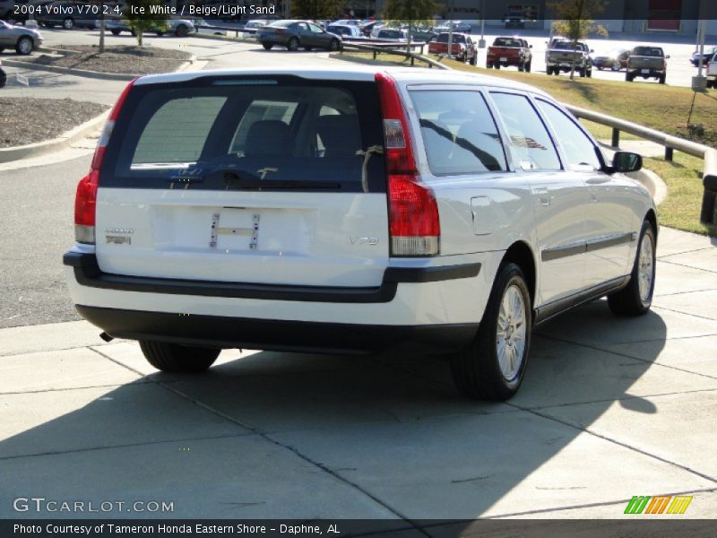 Ice White / Beige/Light Sand 2004 Volvo V70 2.4