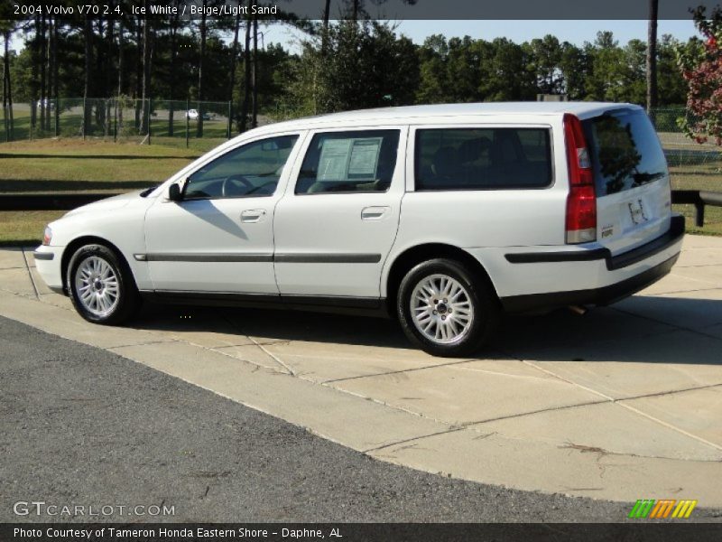 Ice White / Beige/Light Sand 2004 Volvo V70 2.4